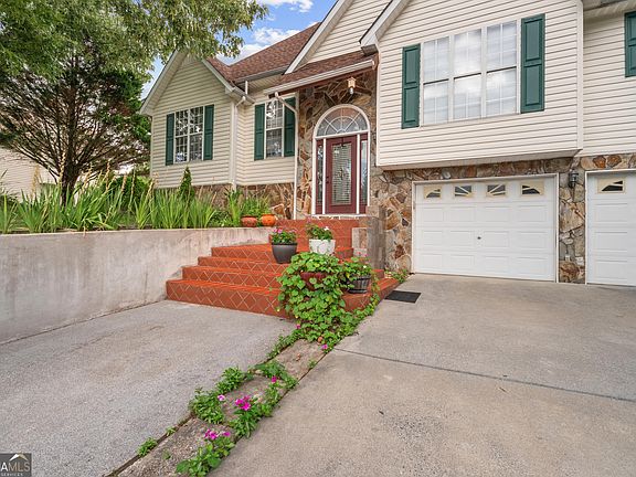4th image of 391 Wildwood Cir SE
