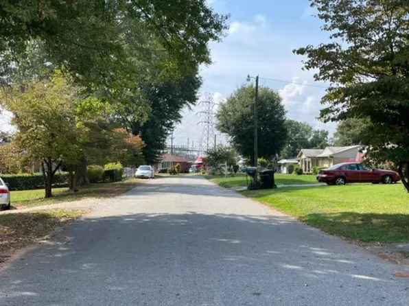 225 Pioneer Pl, Spartanburg, SC 29301