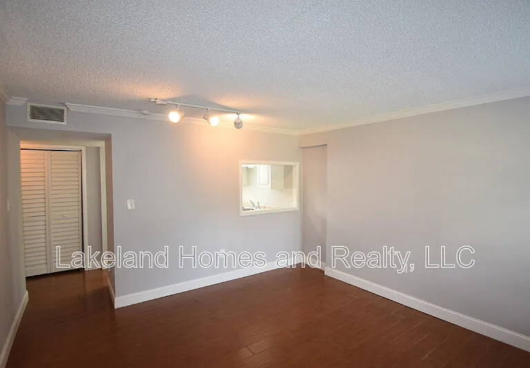 1005 S New York Ave #7 — Photo 4