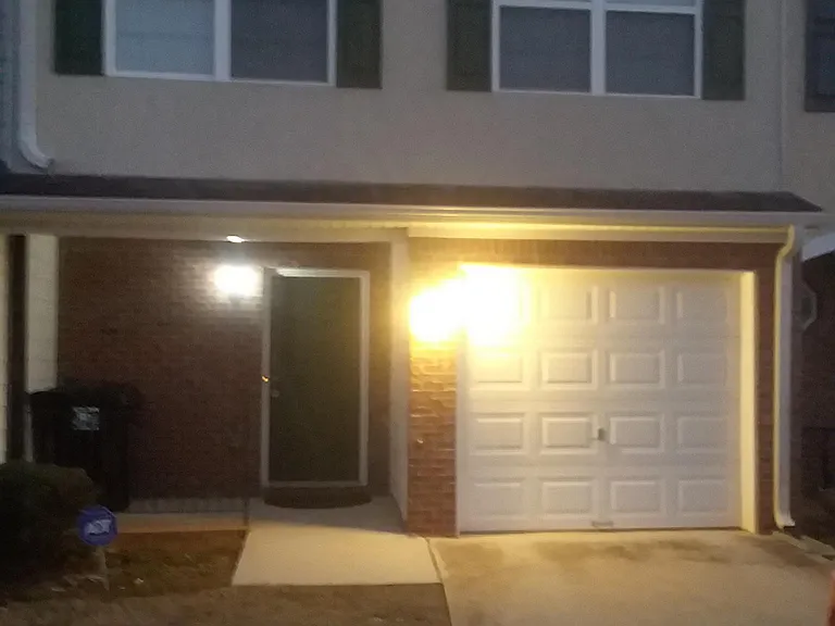 761 Georgetown Ln — Photo 4