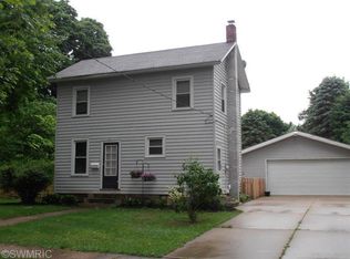 313 N Detroit St, Buchanan, MI 49107