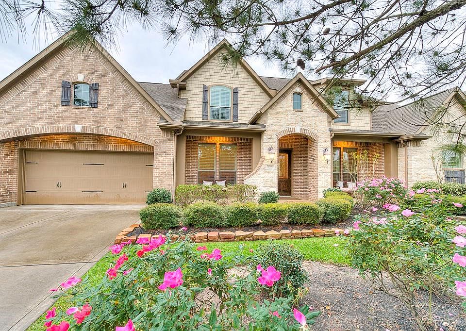 1st image of 320 E Tupelo Green Cir