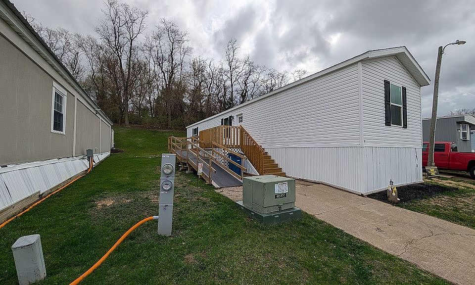 1st image of 15462 Lewis Rd #22
