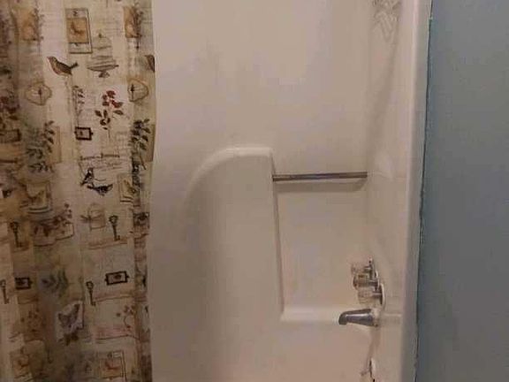 3rd image of 102 Greenland Ct