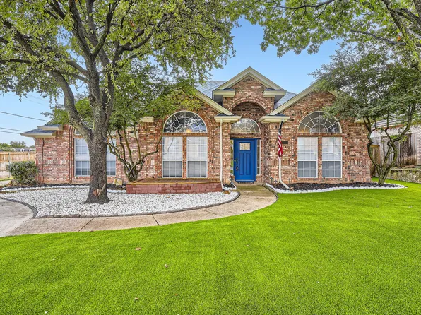 3220 John Ct S, Hurst, TX 76054