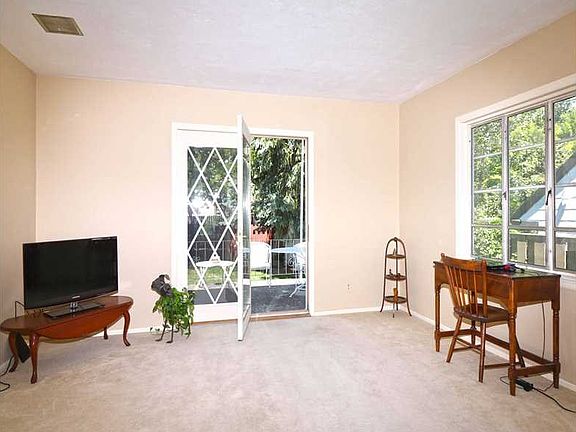 5th image of 245 Beverly Hill Blvd