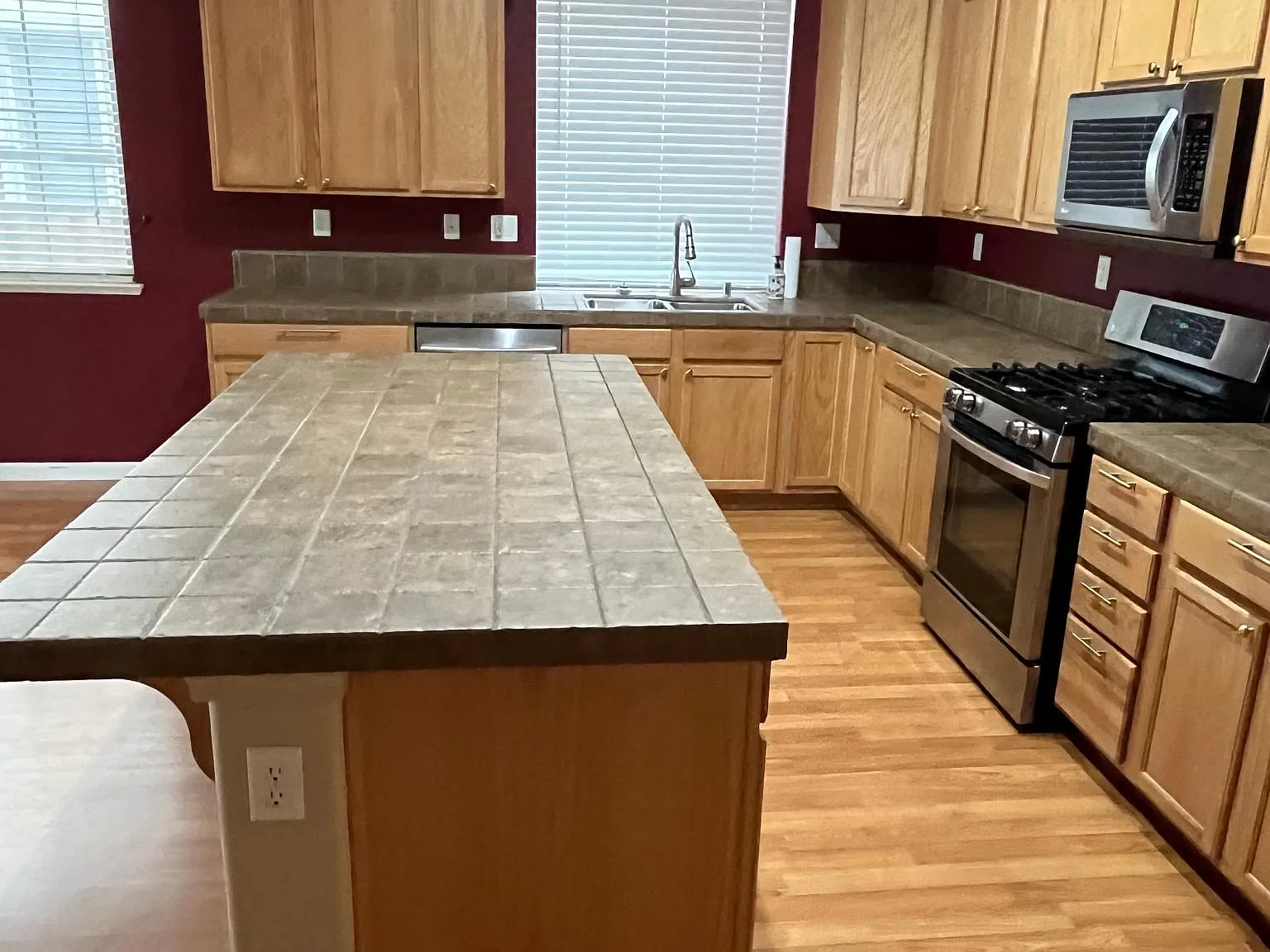 3 bed, 1447 sqft, $2,400 — Photo 3