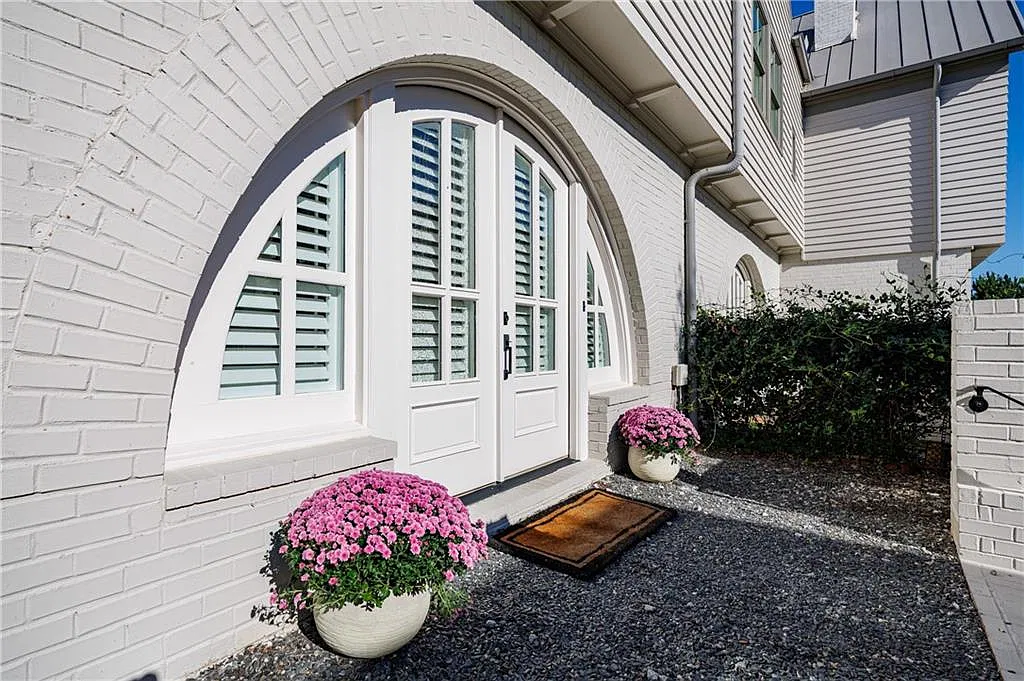 3 bed, 2.5 bath, 1826 sqft, $3,500 — Photo 2