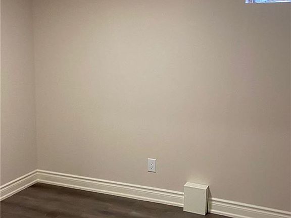 5th image of 10 Damian Dr Basement B
