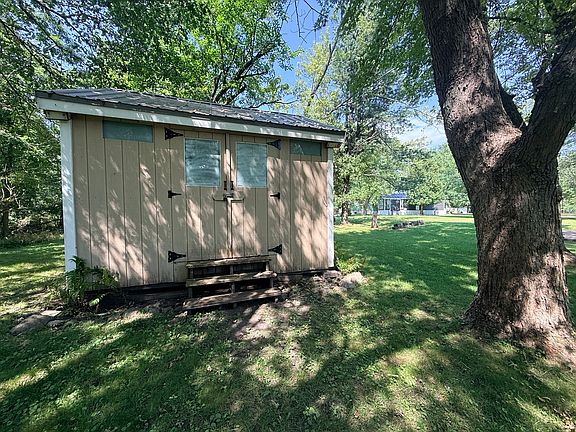 5th image of 29-29 Woodhaven Dr E