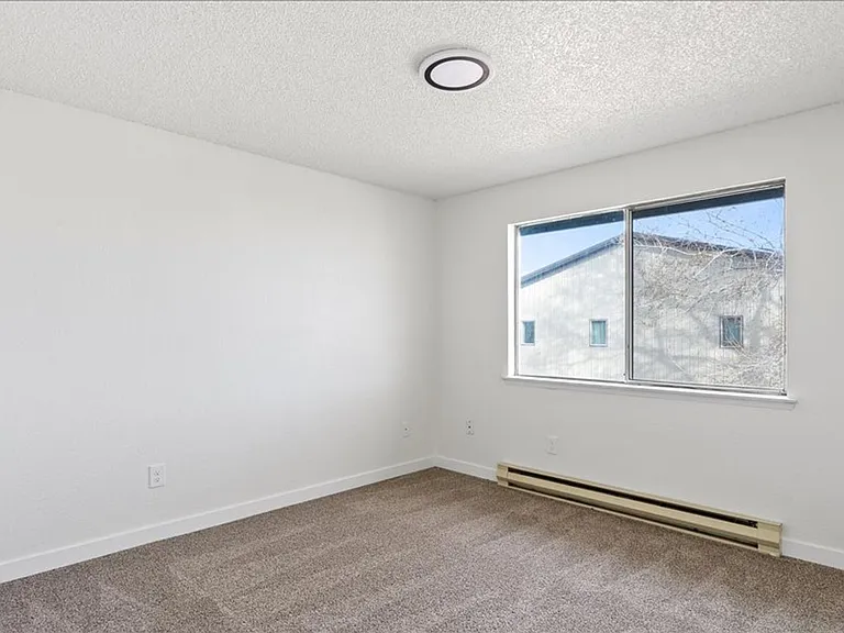 Kamden Court — Photo 42