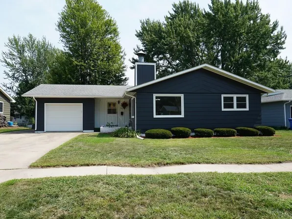 207 Central Ave, Charles City, IA 50616