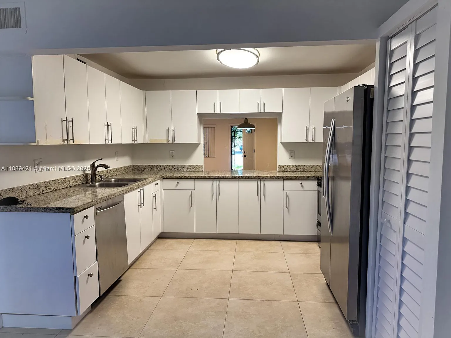 2 bed, 2.5 bath, 1780 sqft, $3,000 — Photo 3