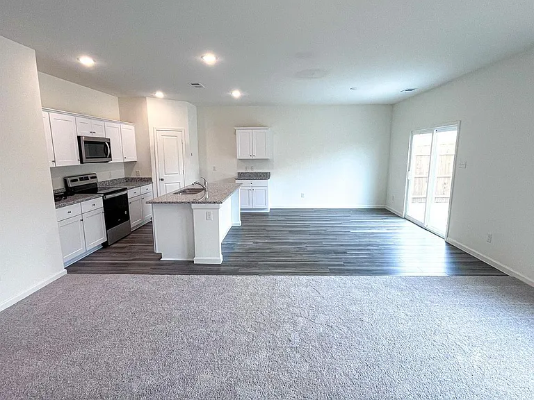 424 Madison Way — Photo 3