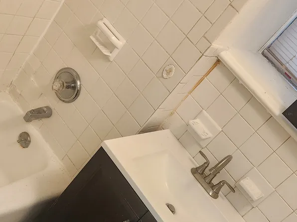 179 Manhattan Avenue image 13 of 19