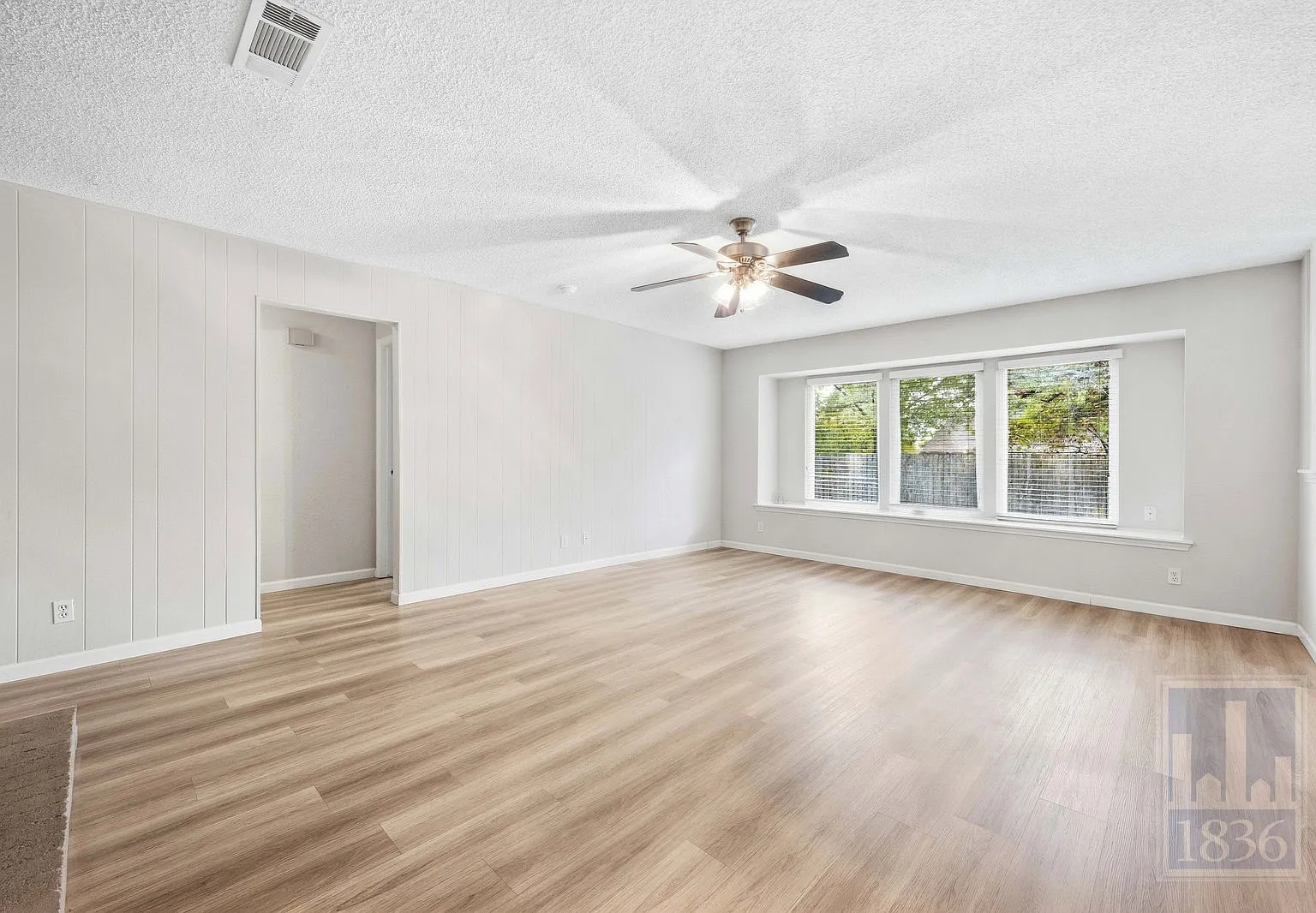 3 bed, 2.0 bath, 1385 sqft, $1,995 — Photo 3