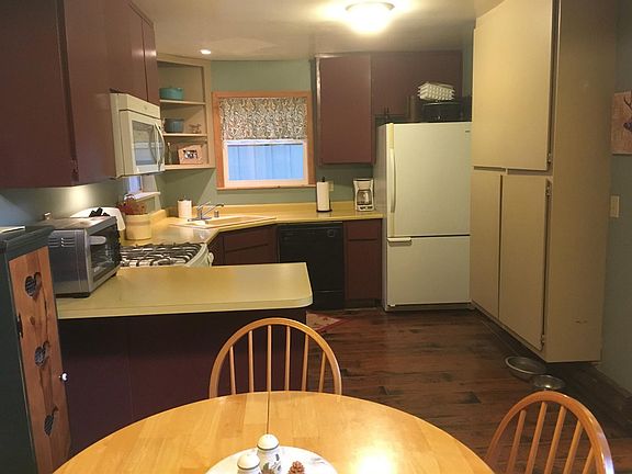 4th image of 27125 Columbia Dr