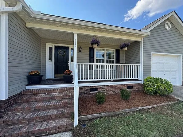 262 Mossborough Dr, Lexington, SC 29073