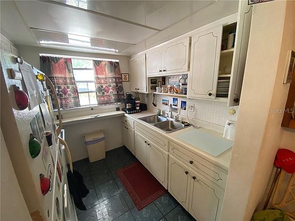 3rd image of 1221 Drew St APT E4