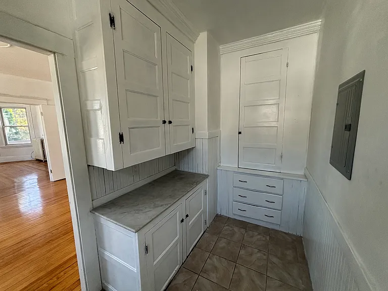 418 Essex St #2 — Photo 8