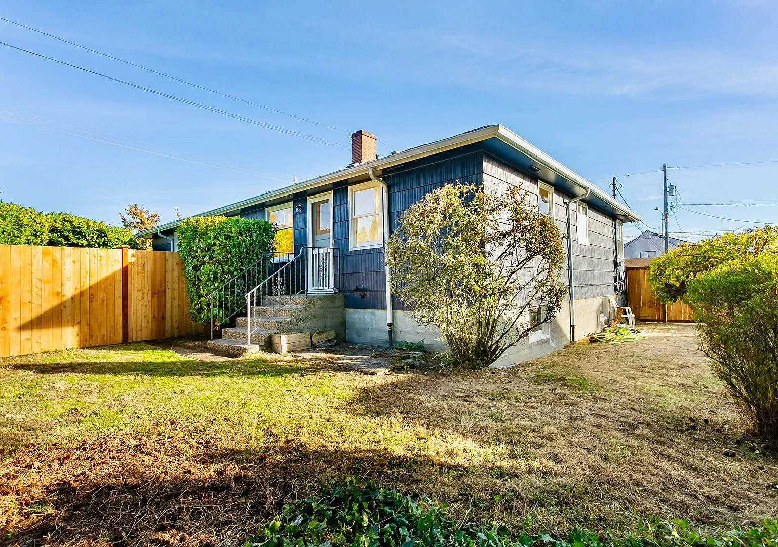 Beautifully Updated Tacoma Home Near Proctor — Photo 4