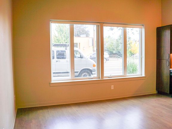4th image of 2250 NE Glisan St APT 102