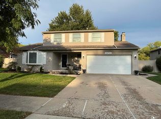 24701 Blanche St, Brownstown, MI 48134