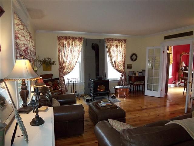 1st image of 321 Broadway Ave