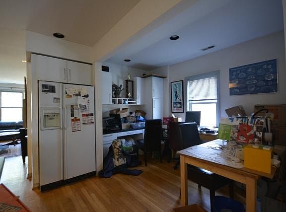 4th image of 1645 W Beach Ave #1