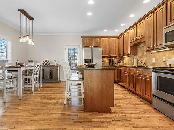 5th image of 1652 Camden Ct