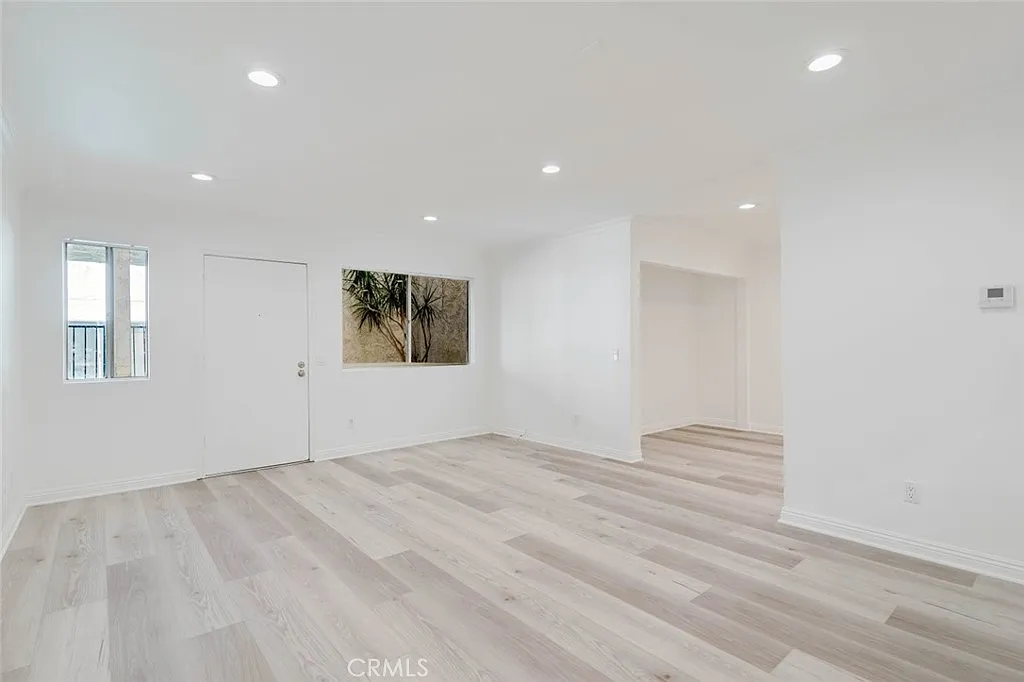 333 Burchett St — Photo 3