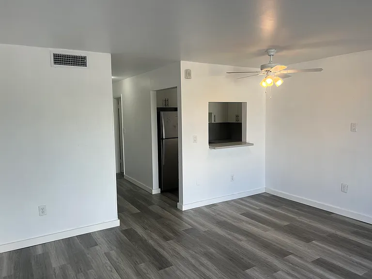 365 NE 125th St #405 — Photo 3