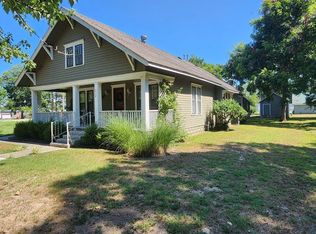 712 Walnut St, Chetopa, KS 67336