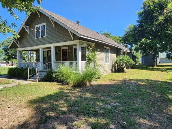 712 Walnut St, Chetopa, KS 67336