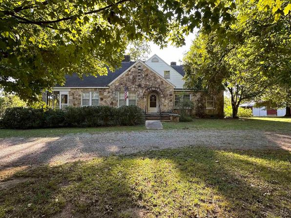 915 Corsbie St SW, Hartselle, AL 35640
