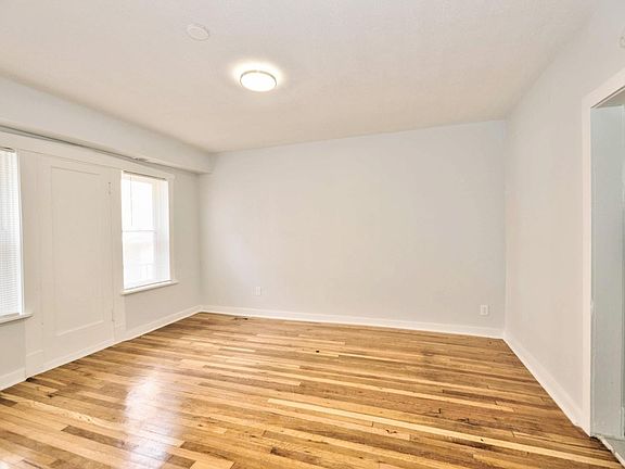 4th image of 6108 S Eberhart Ave