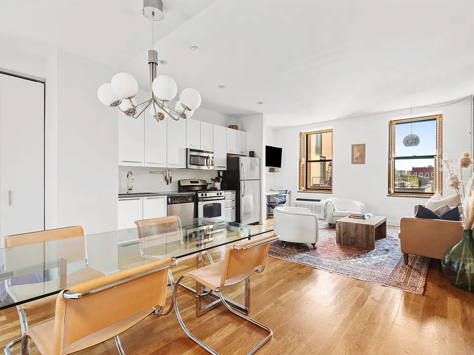 122 West St #4G