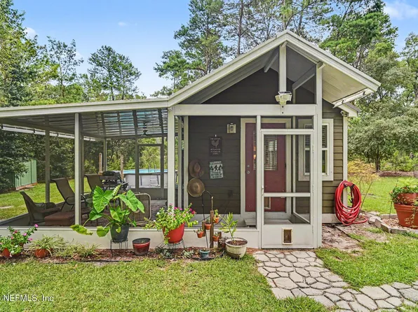 304 GROVE Street, Welaka, FL 32181