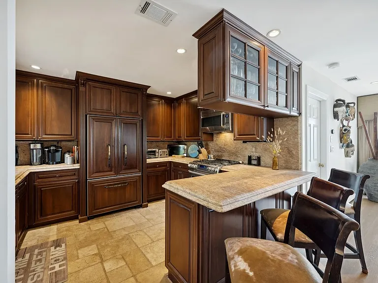 2 W Hillover Rd — Photo 10