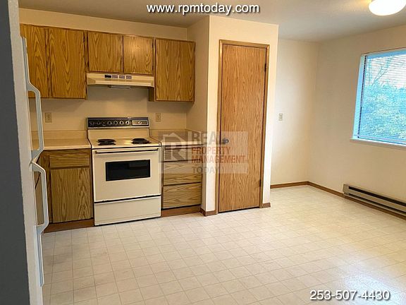 4th image of 9920 132nd Street Ct E Unit B