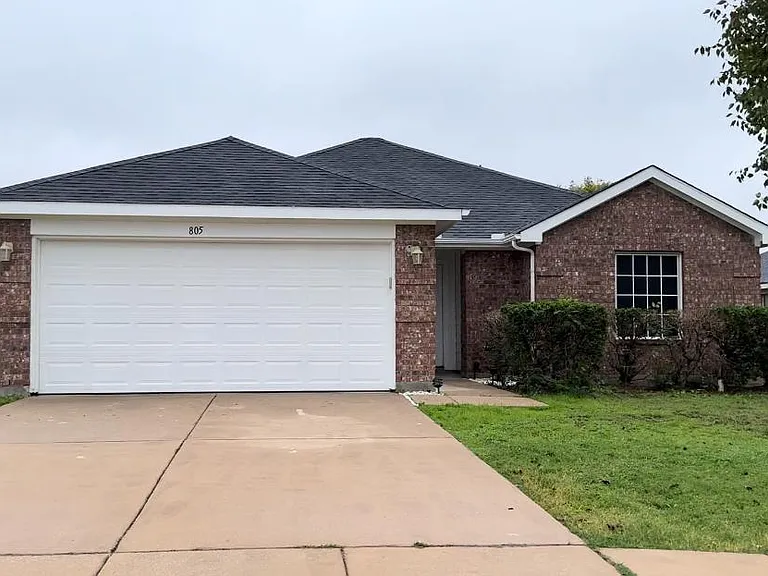 805 Sage Cir — Photo 1