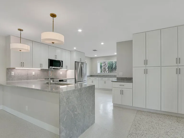 732 Pelican Way — Photo 1