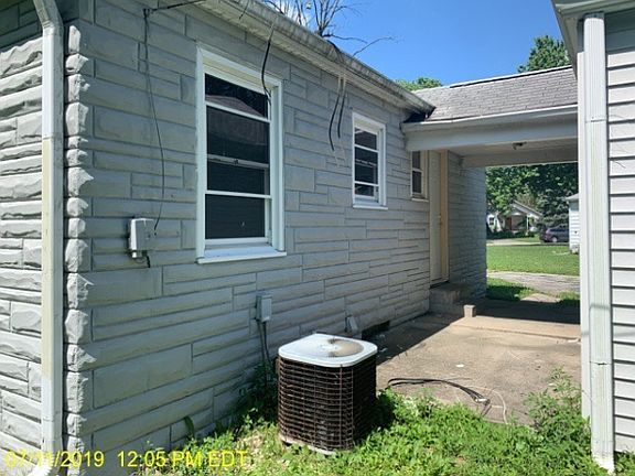 4th image of 1621 N Leland Ave
