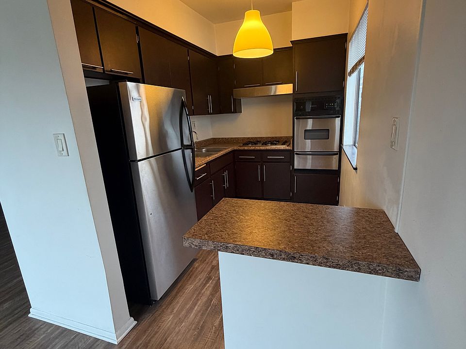 1st image of 830 S Barrington Ave APT 8