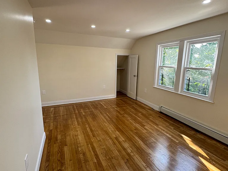 1054 Lydig Ave #3 — Photo 9