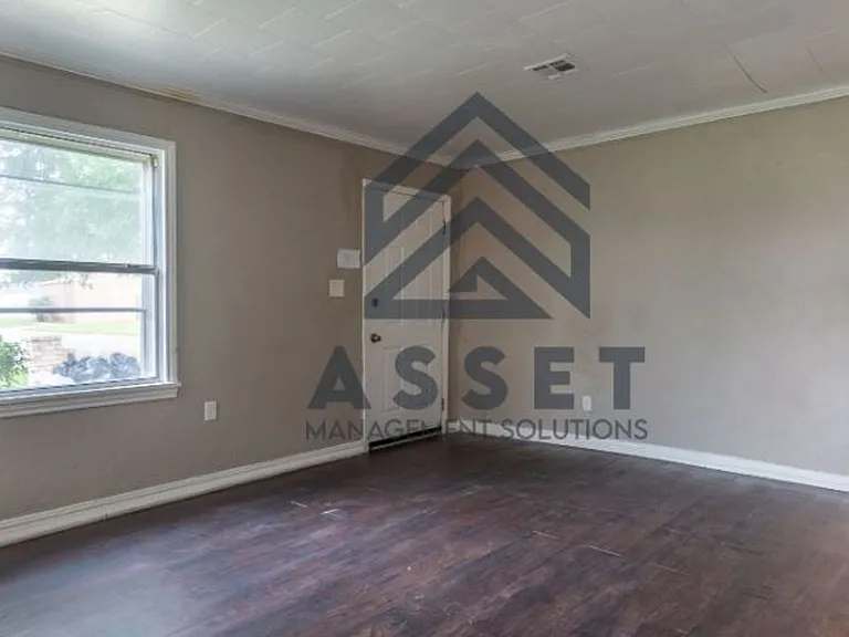 316 E Harmon Dr — Photo 9
