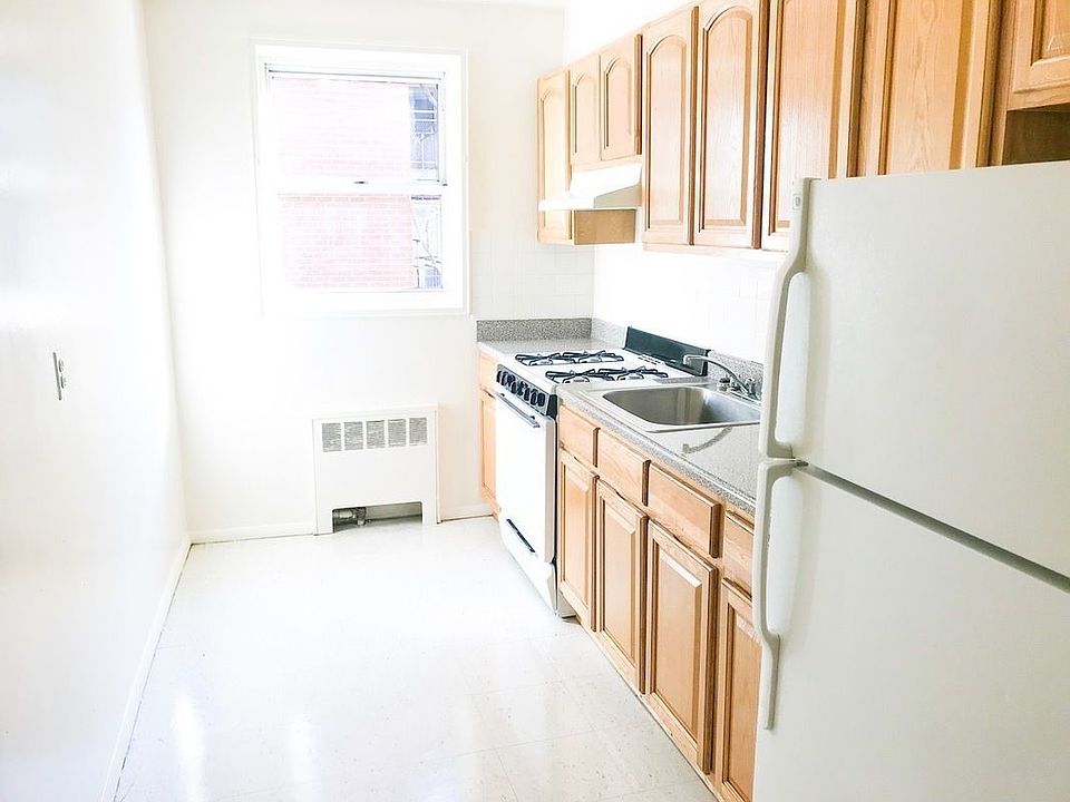 2nd image of 3704 Parsons Blvd APT 41
