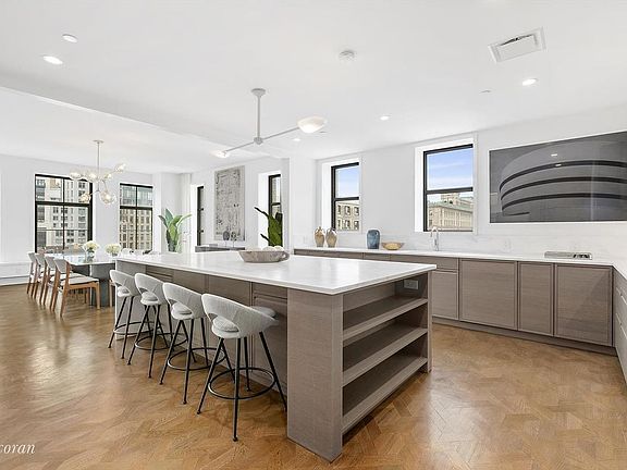 5th image of 207 W 79th St #12