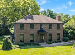 40W170 Deer Run Dr, St Charles, IL 60175
