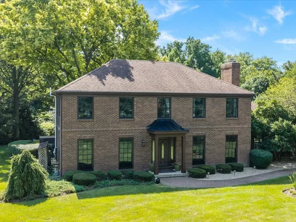 40W170 Deer Run Dr, St Charles, IL 60175